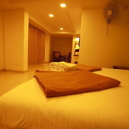 Hotel Temple Plaza Kochi Chottanikara Exteriér fotografie
